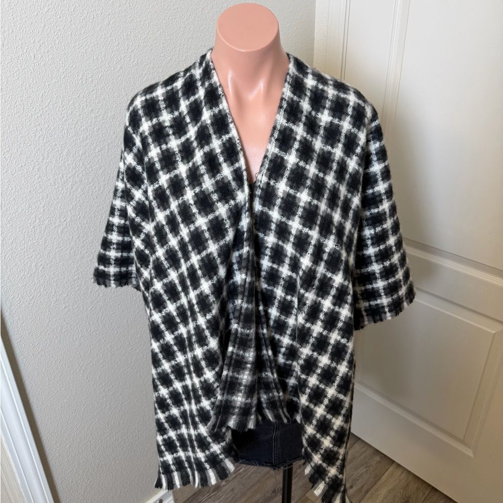 NWT Anne Klein Black and White Plaid Shawl Poncho